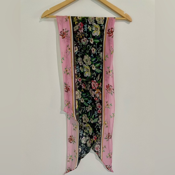 🎉⬇️ cabi Flaunt Scarf #5581 - Picture 4 of 7